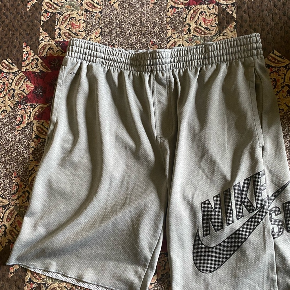 Gray nike Athletic Shorts Lightweight and Breathable